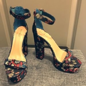 *NEW* Floral High Heel Platform Sandals Size 8
